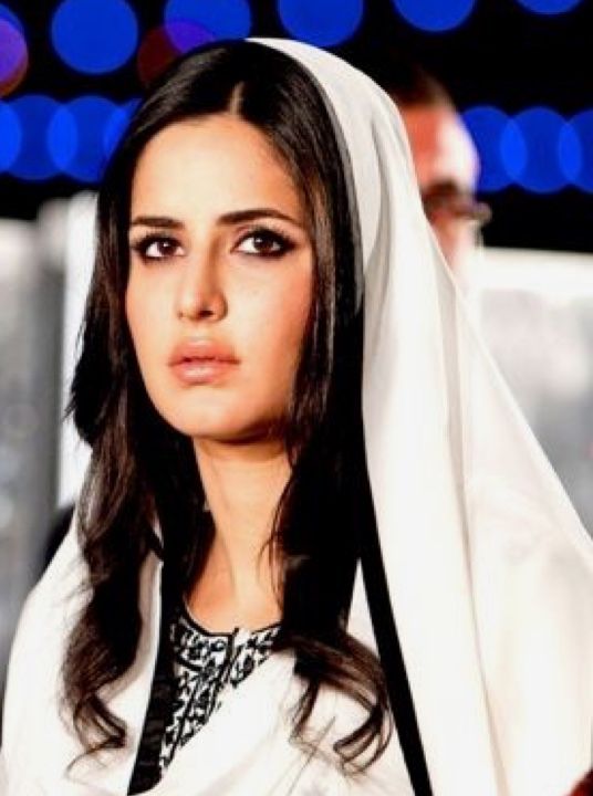 Katrina Kaif Simple White Dupatta🌸 | Katrina kaif images, Katrina kaif  dresses, Katrina kaif photo