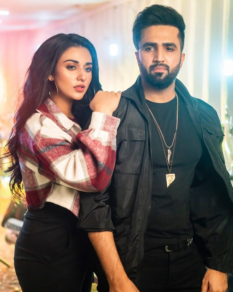 People Are Loving The Teaser Of Falak Shabir's New Song "Lagay Pyari"  Featuring Sarah Khan | Reviewit.pk